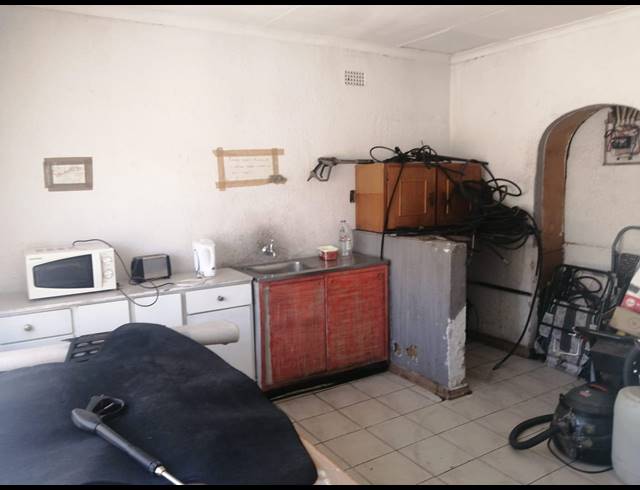 90M² BUSINESS FOR SALE IN BRIXTON